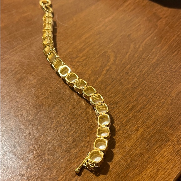 Elegant Gold and Cream Bracelet - Picture 5 of 5